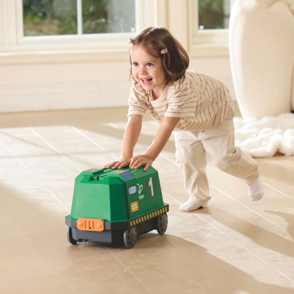 TREN DE MADERA PARA NIÑOS CON ENERGÍA SOLAR Y EÓLICA