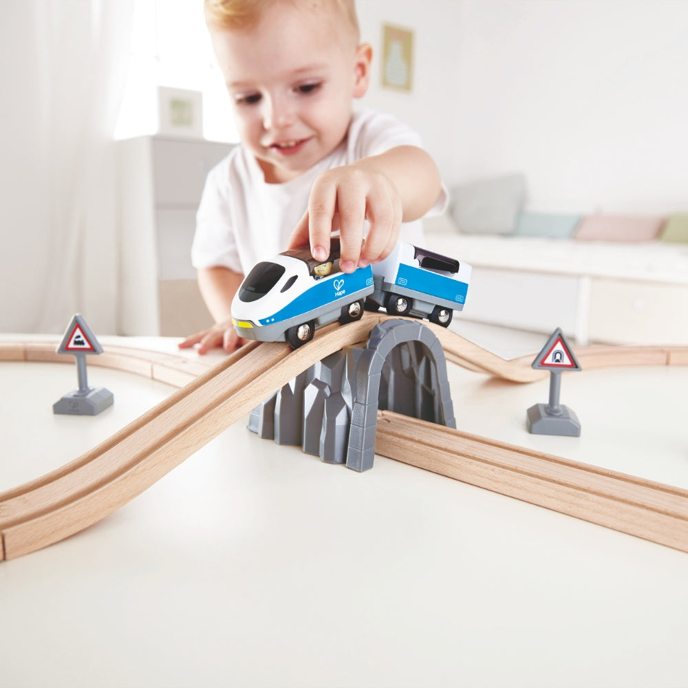 PISTA DE SEGURIDAD CON TREN