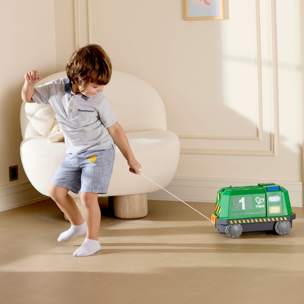 TREN DE MADERA PARA NIÑOS CON ENERGÍA SOLAR Y EÓLICA